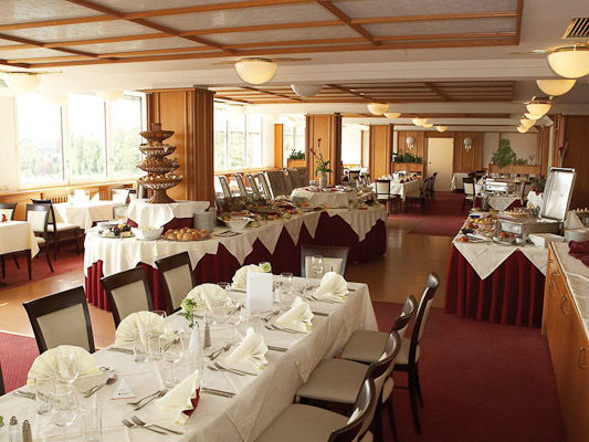 Seehotel Bock-Brunn Brunn am Gebirge Restauracja zdjęcie